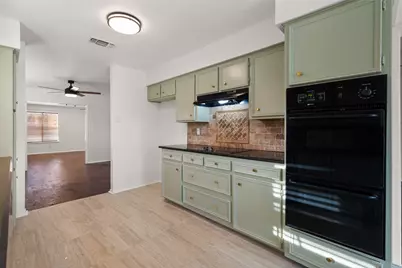 701 Rocky Canyon Road, Arlington, TX 76012 - Photo 32