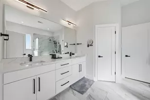 4033 Hammerly Dr, Dallas, TX 75212 - Photo 12