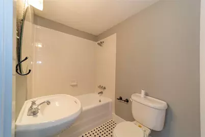 2226 W Rosedale Street S #100, Fort Worth, TX 76110 - Photo 10