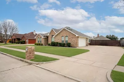 708 Meadow Springs Drive, Glenn Heights, TX 75154 - Photo 2