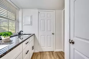 9910 Royal Ln, Dallas, TX 75231 - Photo 20