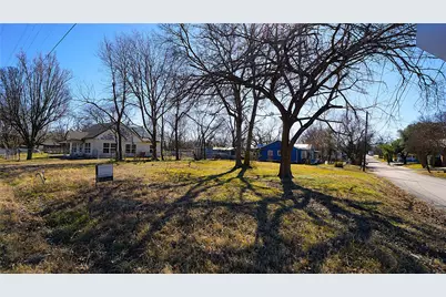 410 E 6th Street, Bonham, TX 75418 - Photo 2