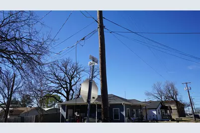 410 E 6th Street, Bonham, TX 75418 - Photo 4