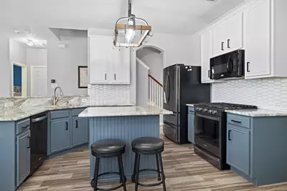 7805 Quiet Waters Drive, Arlington, TX 76016 - Photo 4