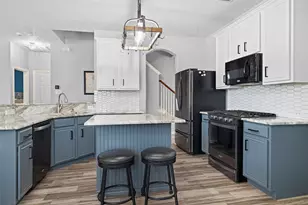 7805 Quiet Waters Dr, Arlington, TX 76016 - Photo 4