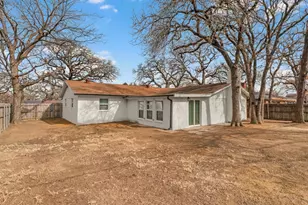 705 NW Hillery St, Burleson, TX 76028 - Photo 26