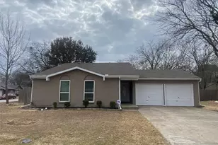 401 Curts Dr, Grand Prairie, TX 75052 - Photo 1