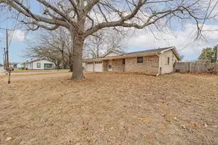 1211 W Cage St, Stephenville, TX 76401 - Photo 2