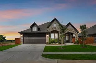 416 Carnero Dr, Granbury, TX 76049 - Photo 2
