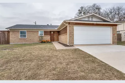 2507 Hightrail Drive, Carrollton, TX 75006 - Photo 2