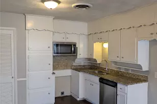 4725 Leonard St, Forest Hill, TX 76119 - Photo 10