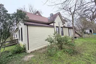 322 Capps St, Marlin, TX 76661 - Photo 2