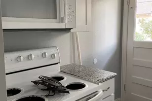 210 W Willingham St, Cleburne, TX 76033 - Photo 6