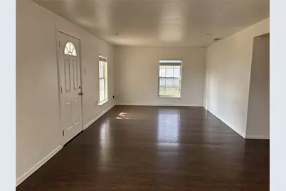 102 W Elm Street, Edgewood, TX 75117 - Photo 2