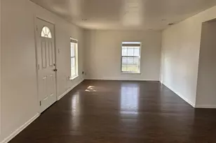 102 W Elm St, Edgewood, TX 75117 - Photo 2