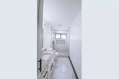 1933 Oakbluff Drive, Carrollton, TX 75007 - Photo 18