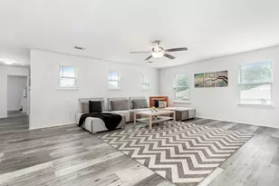 1801 Lynnwood Hills Dr, Fort Worth, TX 76112 - Photo 12