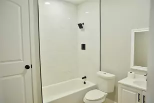 2010 Wesley Dr, Arlington, TX 76012 - Photo 10