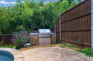 9106 Cochran Bluff Ln, Dallas, TX 75220 - Photo 40