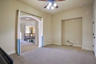 9106 Cochran Bluff Ln, Dallas, TX 75220 - Photo 34