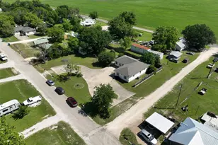 701 N 2nd St, Cranfills Gap, TX 76637 - Photo 24