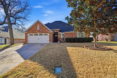 840 Forest Hollow Drive, Hurst, TX 76053 - Photo 2