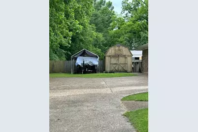 102 E Crockett Street, De Kalb, TX 75559 - Photo 2