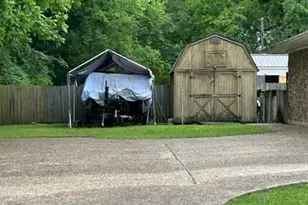 102 E Crockett St, De Kalb, TX 75559 - Photo 2