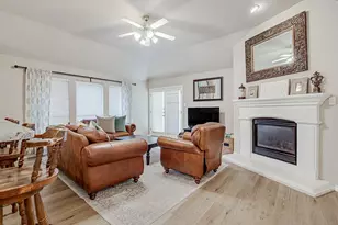 2325 Point Star Dr, Arlington, TX 76001 - Photo 6