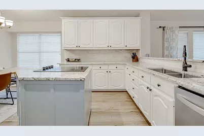 2325 Point Star Drive, Arlington, TX 76001 - Photo 8