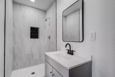 322 NE 29th Street, Grand Prairie, TX 75050 - Photo 6