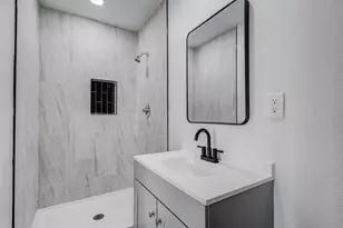 322 NE 29th St, Grand Prairie, TX 75050 - Photo 6