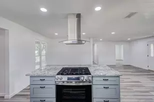 322 NE 29th St, Grand Prairie, TX 75050 - Photo 18