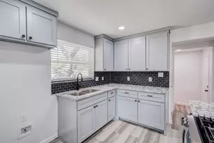 322 NE 29th St, Grand Prairie, TX 75050 - Photo 16