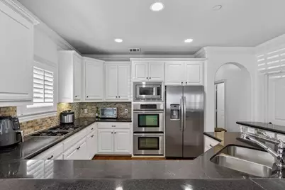 5801 Hillcrest Avenue #01, University Park, TX 75205 - Photo 2