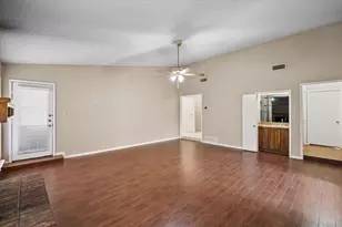 5723 Sage Bloom Dr, Arlington, TX 76017 - Photo 6