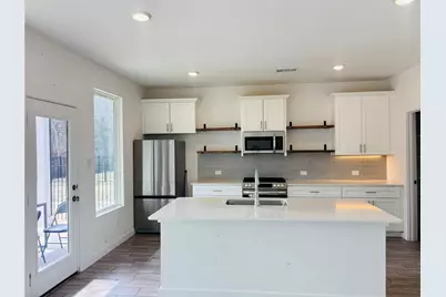 4508 Hogans Alley Drive, Arlington, TX 76001 - Photo 6