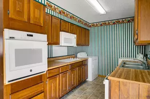 235 Elizabeth Ln, Blossom, TX 75416 - Photo 8