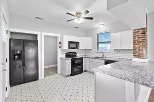 419 W 5th St, Bonham, TX 75418 - Photo 4