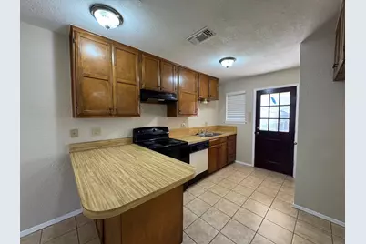 1002 Harbor Lakes Drive, Granbury, TX 76048 - Photo 6