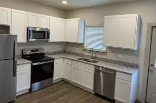 207 W Cloud St, Gainesville, TX 76240 - Photo 4