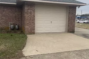 715 W Chestnut St, Denison, TX 75020 - Photo 1