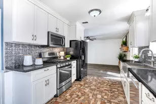 521 Val Oaks Ct, Hurst, TX 76053 - Photo 10