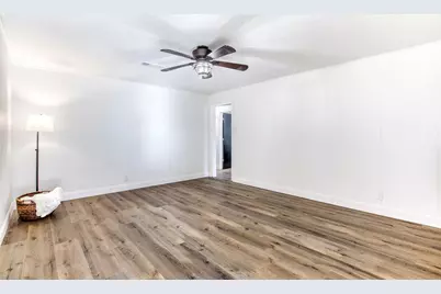 521 Val Oaks Court, Hurst, TX 76053 - Photo 6