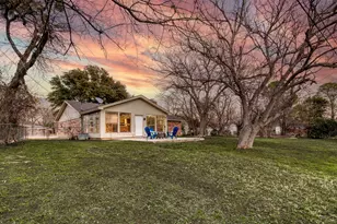 521 Val Oaks Ct, Hurst, TX 76053 - Photo 26