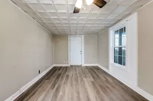 211 E Sherman Dr, Denton, TX 76209 - Photo 8