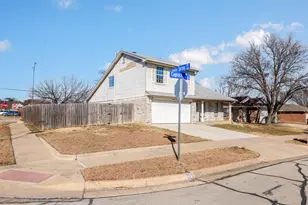 5808 Caprock Dr, Arlington, TX 76018 - Photo 2