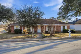 1401 Country Manor Rd, Fort Worth, TX 76134 - Photo 2