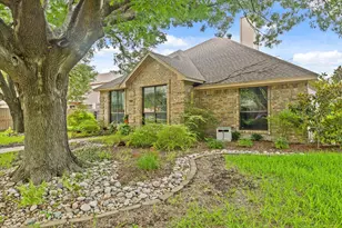 1514 Pickwick Ln, Denton, TX 76209 - Photo 2