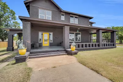 805 E Wise Street, Bowie, TX 76230 - Photo 2
